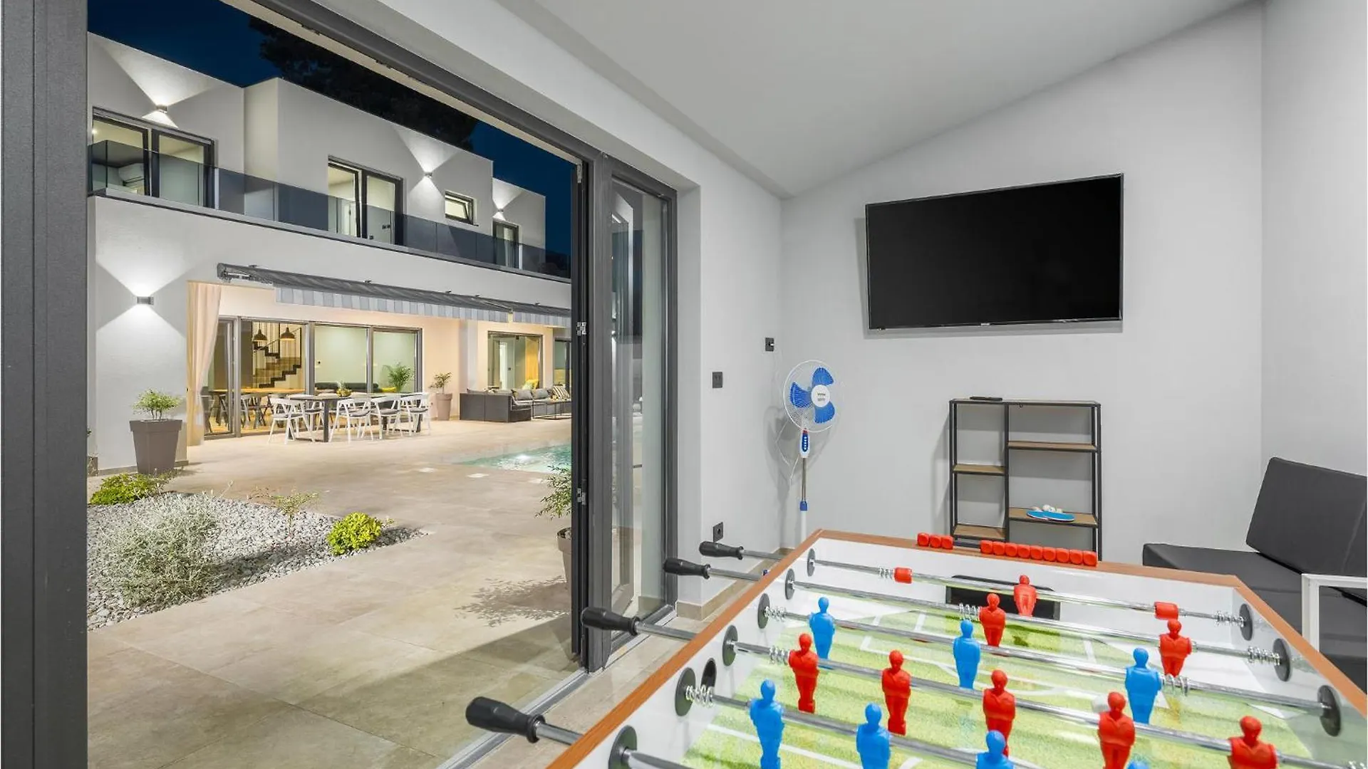 4 Bedroom Beautiful Home In بنجول