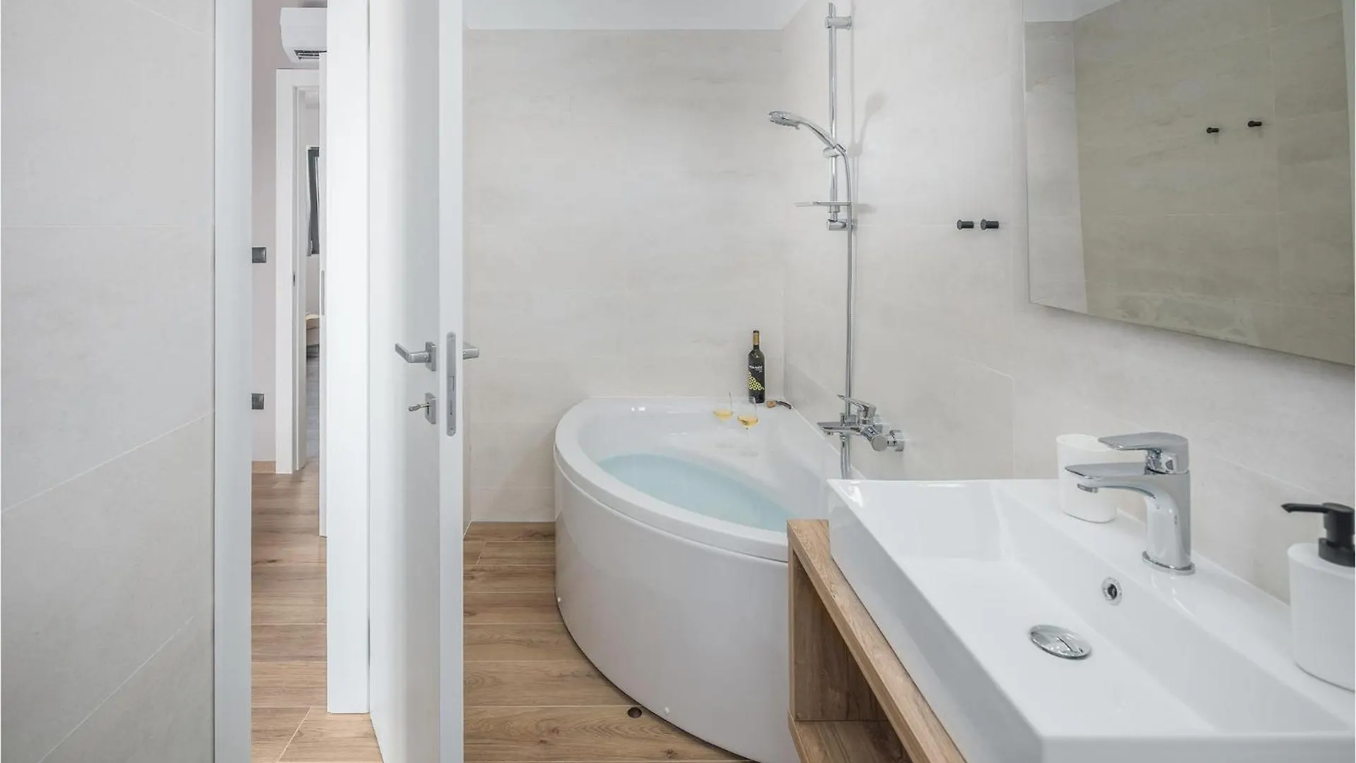 4 Bedroom Beautiful Home In بنجول بيت للعطل